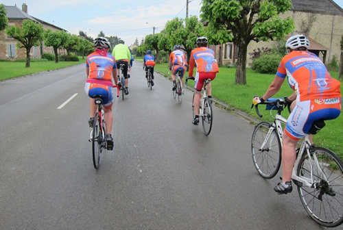 Cyclists en route pour Reims